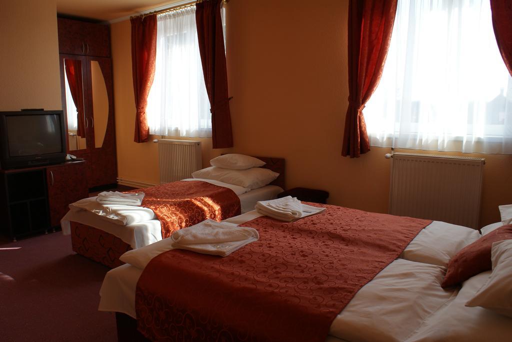 Hotel Palota City Budapeşte Oda fotoğraf